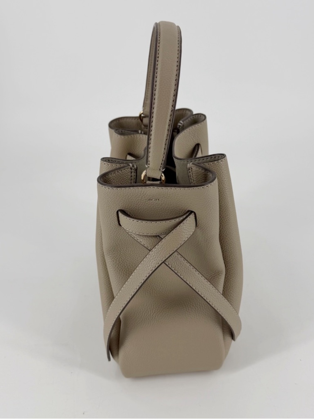 EUC! Tory Burch Romy Bucket Bag Pebbled Leather Purse Crossbody Taupe Beige - Picture 7 of 10